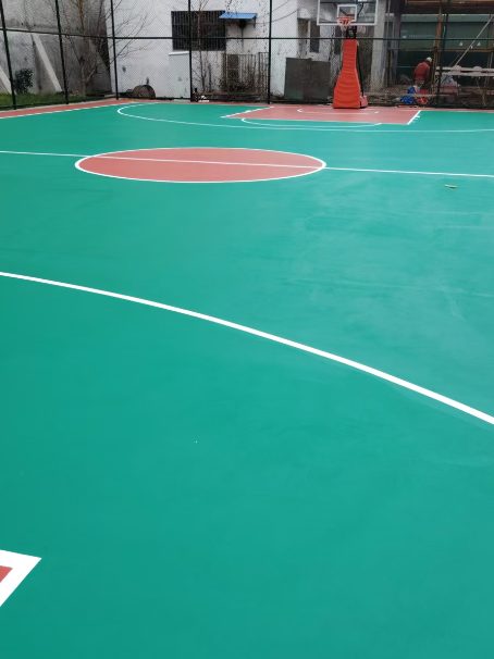 日喀则 球场长期使用易出现地面开裂